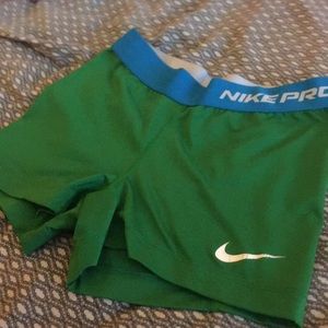 Nike pro green